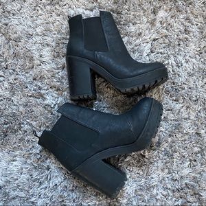 Divided Chunky heeled boots